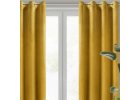 Žluté závěsy