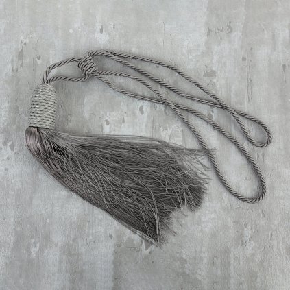 DEKORAČNÍ ŠŇŮRA NA ZÁVĚS LARA ŠEDÁ