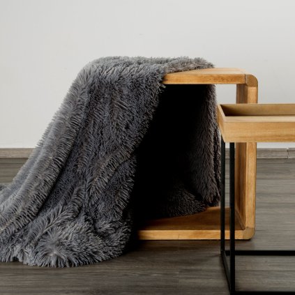 CHLUPATÁ DEKA TIFANY1 150X200 CM ŠEDÁ