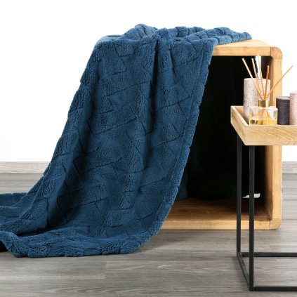 DEKA Z MIKROFLANELU CARO 200X220 CM TMAVĚMODRÁ