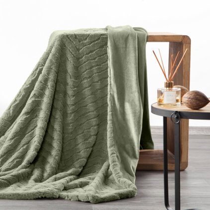 CHLUPATÁ DEKA KATE 150X200 CM OLIVOVÁ