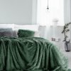 CHLUPATÁ DEKA TIFFANY 150X200 CM TMAVĚZELENÁ