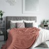 DEKA Z MIKROFLANELU CINDY 200X220 CM PÚDROVĚ RŮŽOVÁ