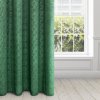 ZATEMŇOVACÍ ZÁVĚS NA KROUŽCÍCH ELLEN 140X250 CM ZELENÁ