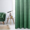 ZATEMŇOVACÍ ZÁVĚS NA KROUŽCÍCH ELLEN 140X250 CM ZELENÁ