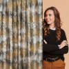 ZATEMŇOVACÍ ZÁVĚS NA PÁSCE ESTER 140X270 CM VZOROVANÁ